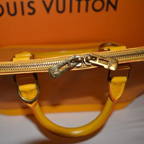 Louis Vuitton Alma Epi Pm Yellow Leather - Picture 10 of 12
